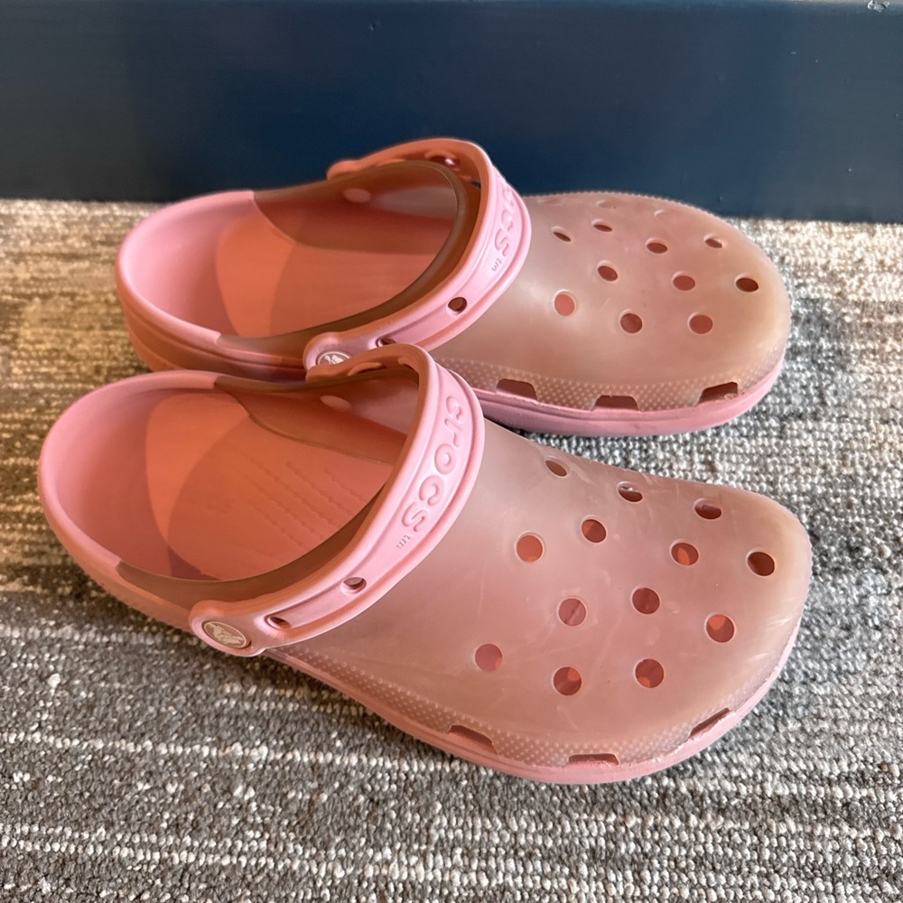 CROCS Classic Clog in Dusty Pink